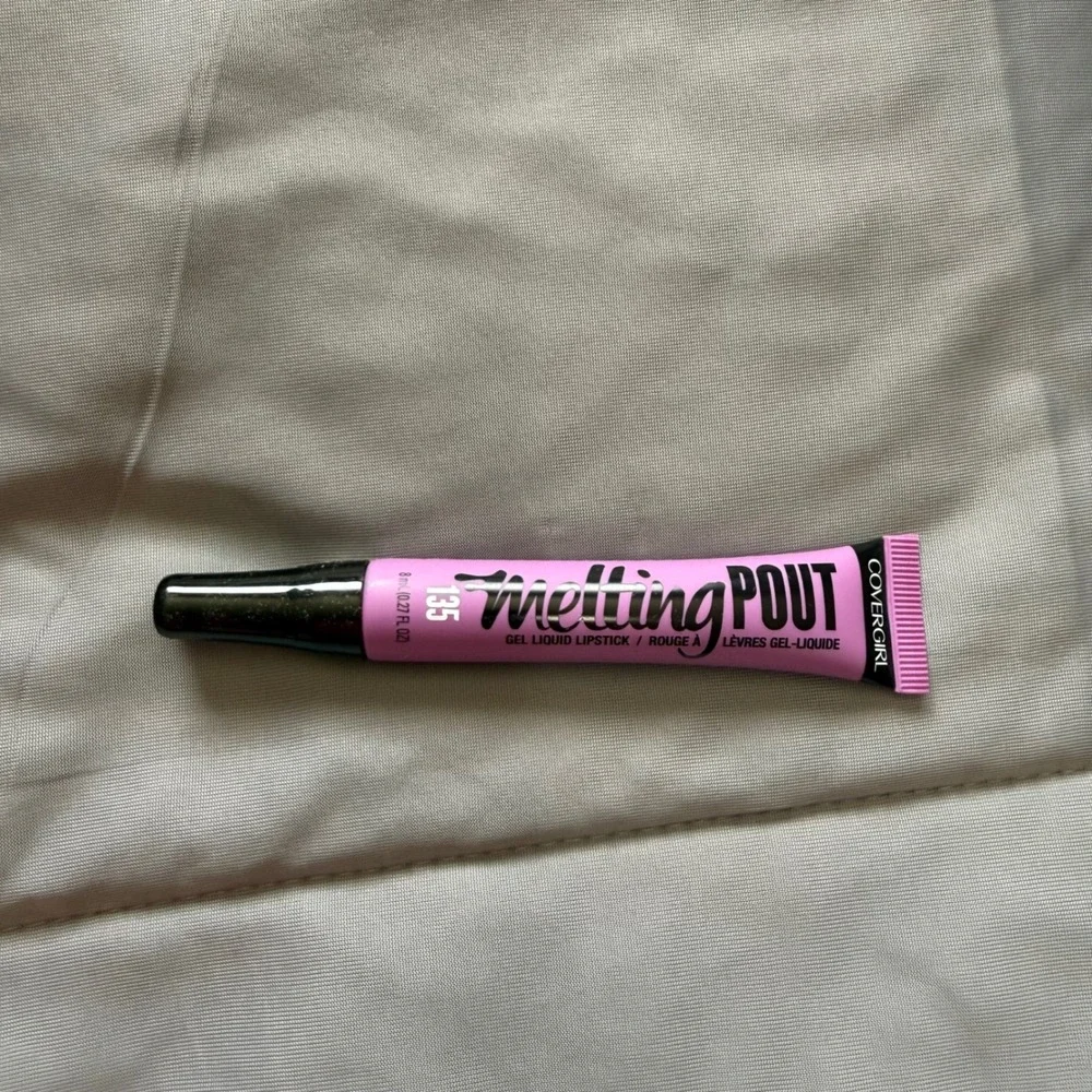 COVERGIRL Melting Pout Gel Liquid Lipstick Women 8ml Pink New 135 Gelfriend